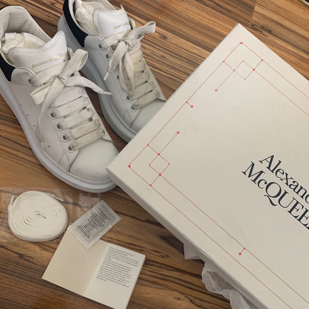 Alexander Mcqueen platform (white / black suede)